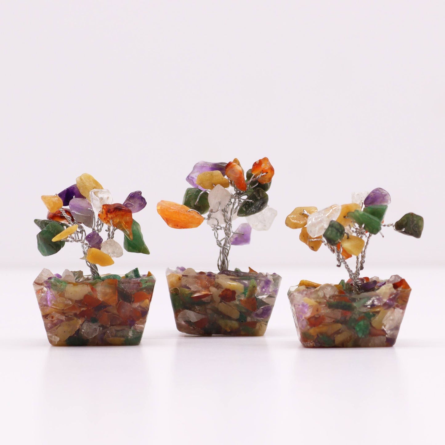 Mini-Edelsteinbaum mit Orgonit-Sockel – 15 handverlesene Steine