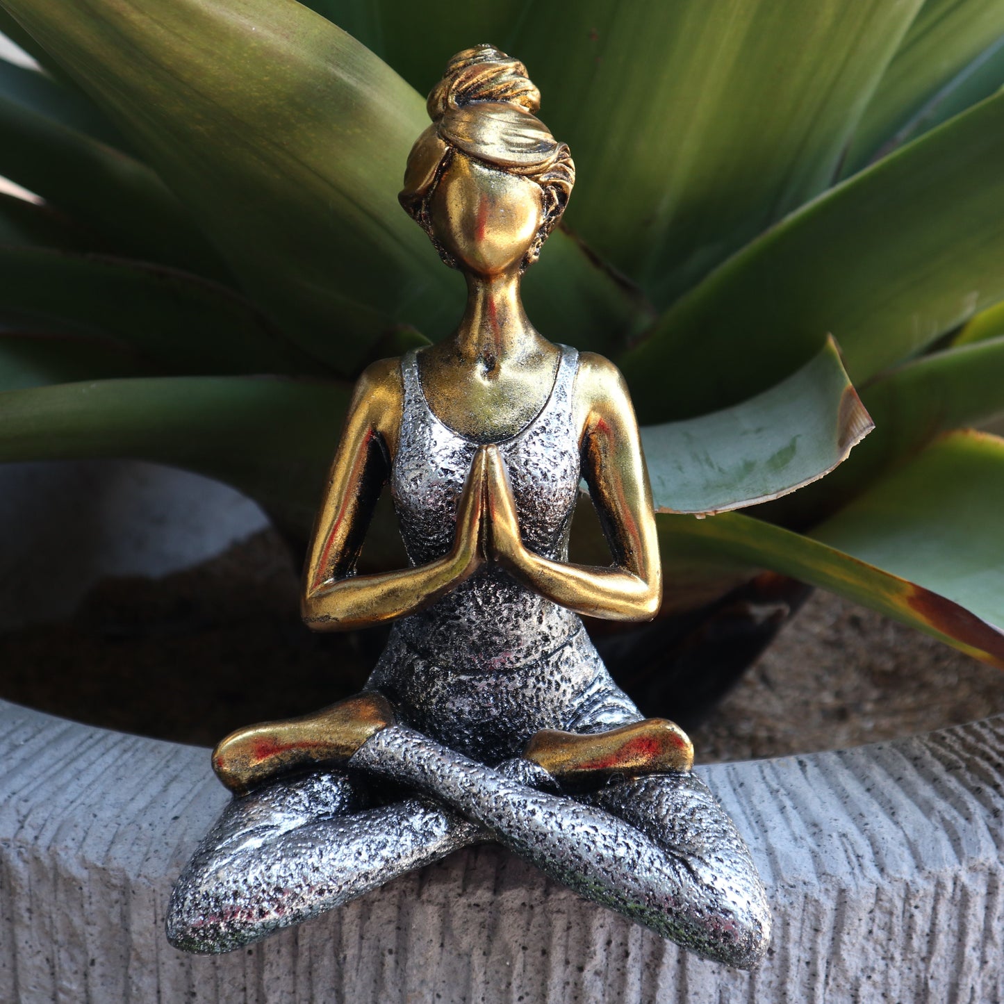 Yoga-Dame Figur in Bronze & Silber - 24 cm Handarbeit aus Resin und Zement