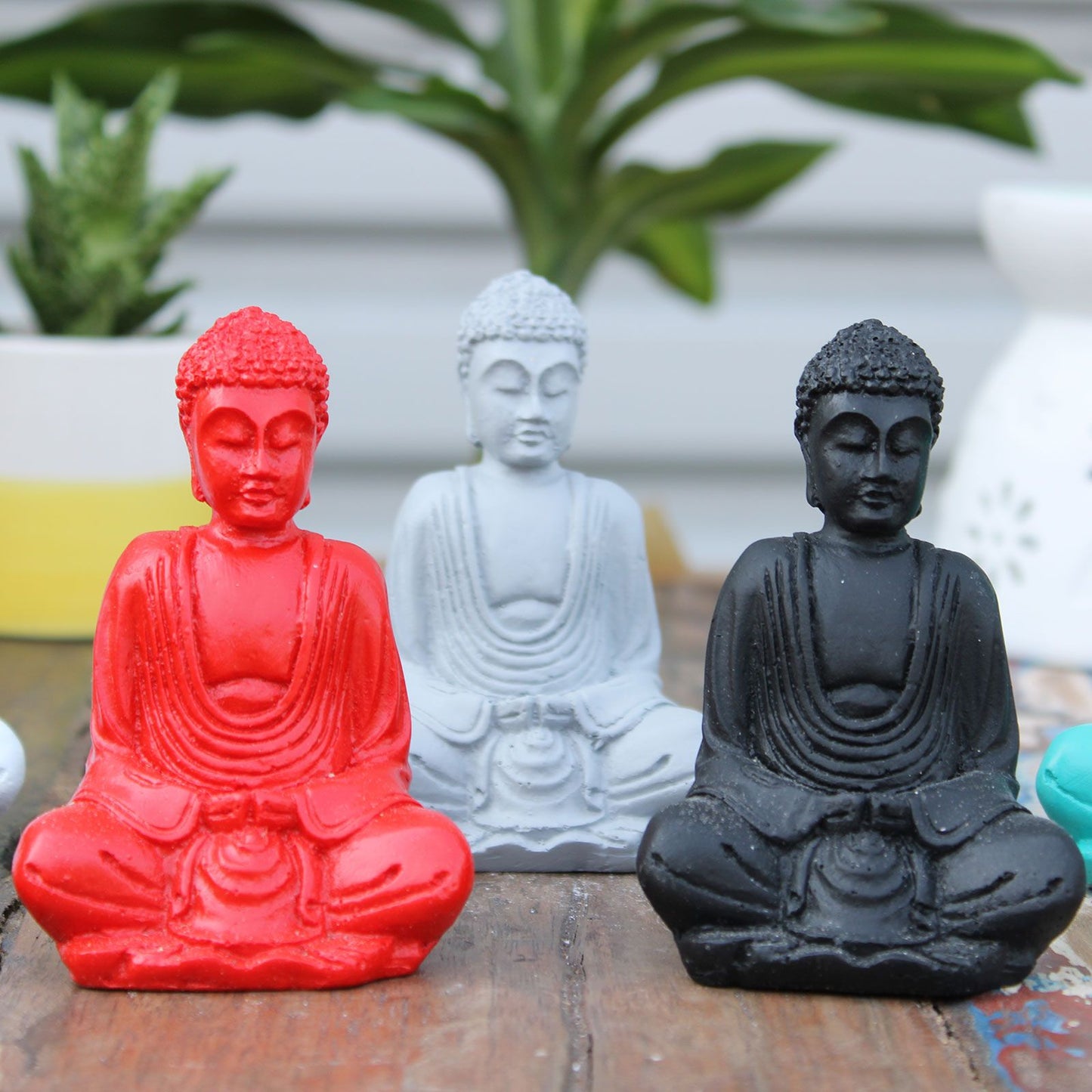 Set mit 6 Mini-Buddha Figuren in Matt-Optik (Farbmix) – Handbemalt für Meditation & Deko