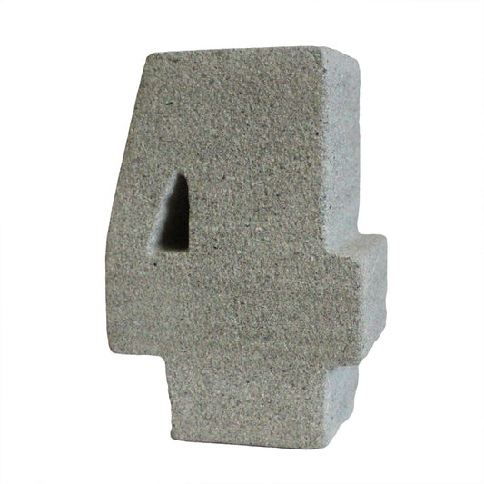 Kerzenhalter aus Granit in Form der Zahl 4 – Handgefertigter Tischschmuck