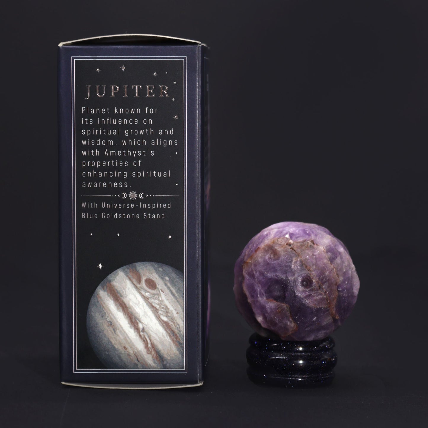 Amethyst-Kugel 'Jupiter' auf Goldfluss-Sockel – 40mm Edelstein-Planet