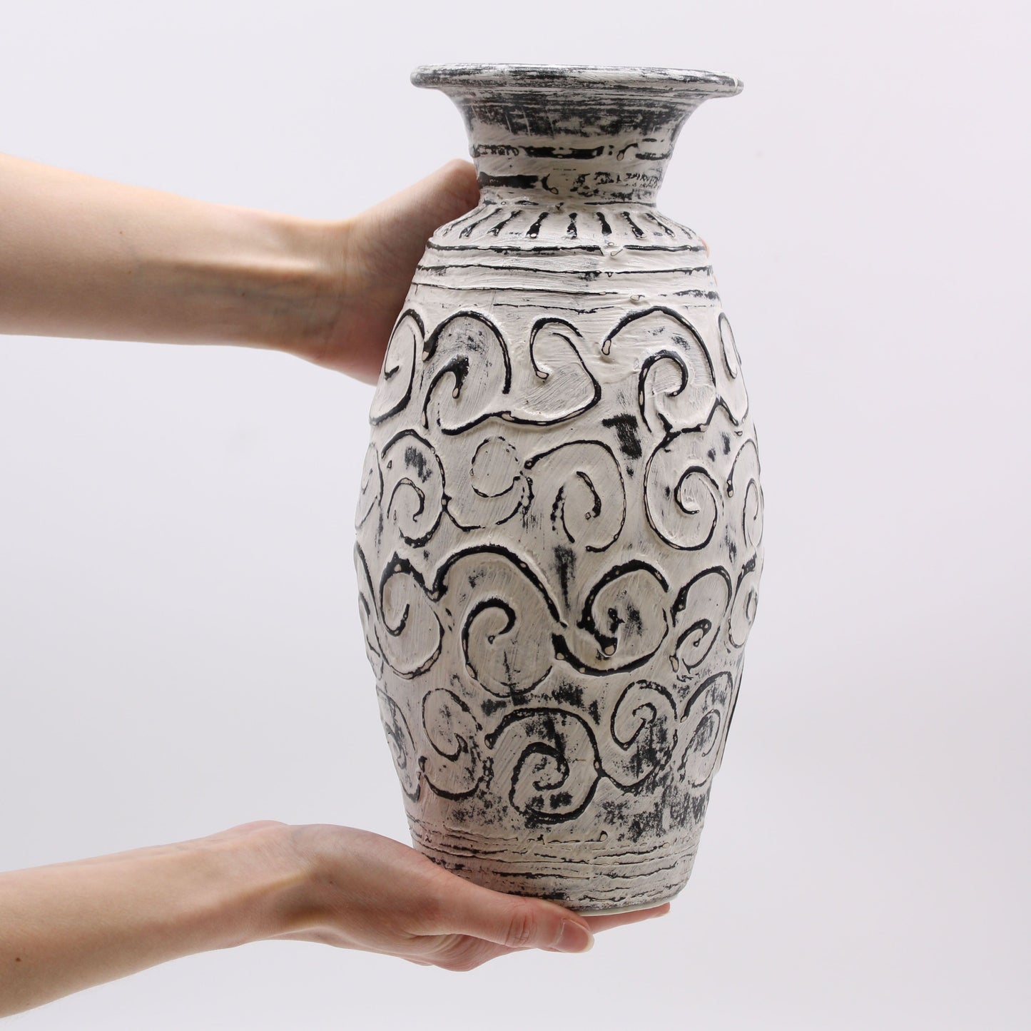 Keramikvase Creme mit Swirl-Muster – Handgefertigt auf Lombok