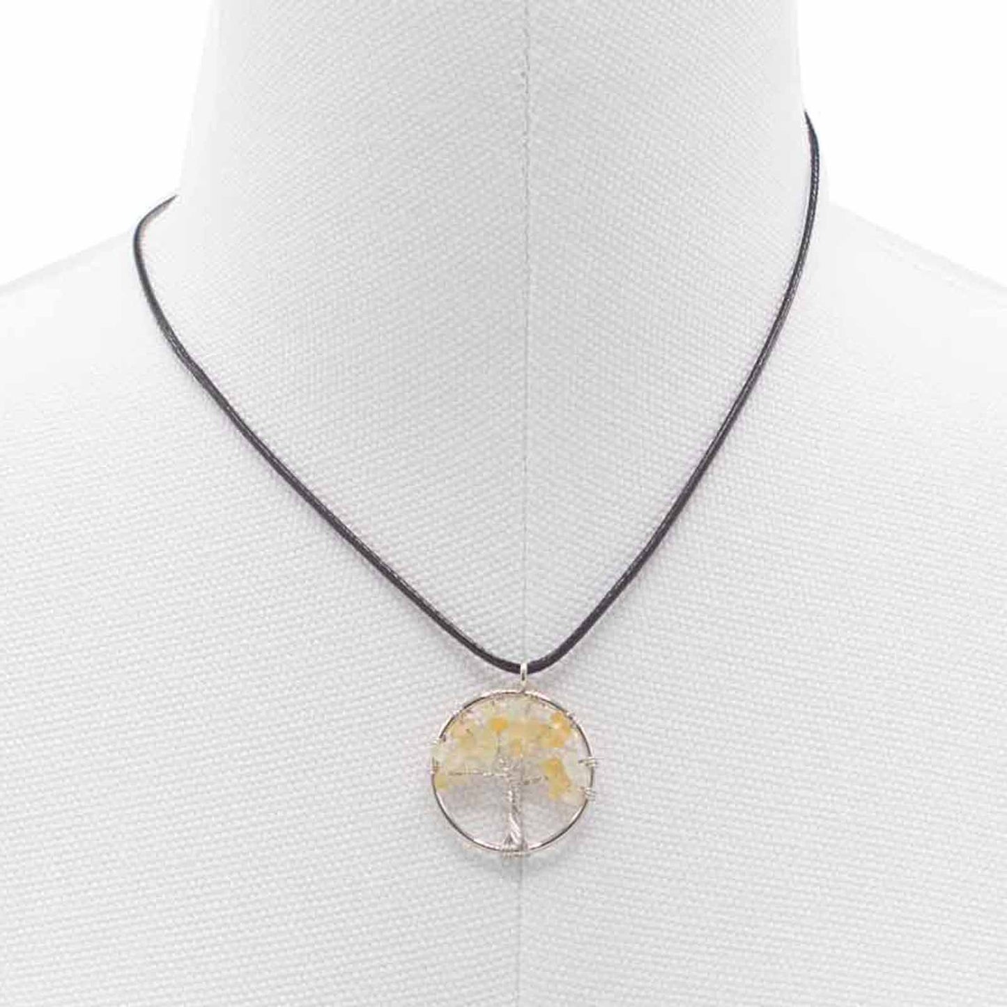 Lebensbaum-Anhänger aus Karneol – Handgefertigter Talisman mit Lederband