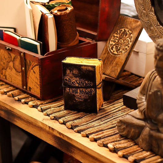 Leder-Notizbuch mit fettkantigen Seiten – The Stories I Tell Myself