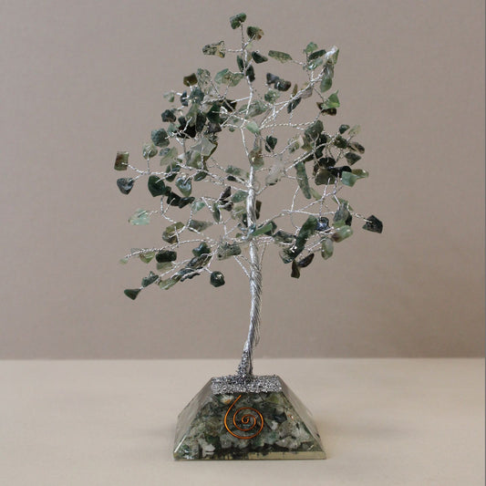 Orgonit-Pyramide mit Moosachat-Kristallbaum – 160 Steine