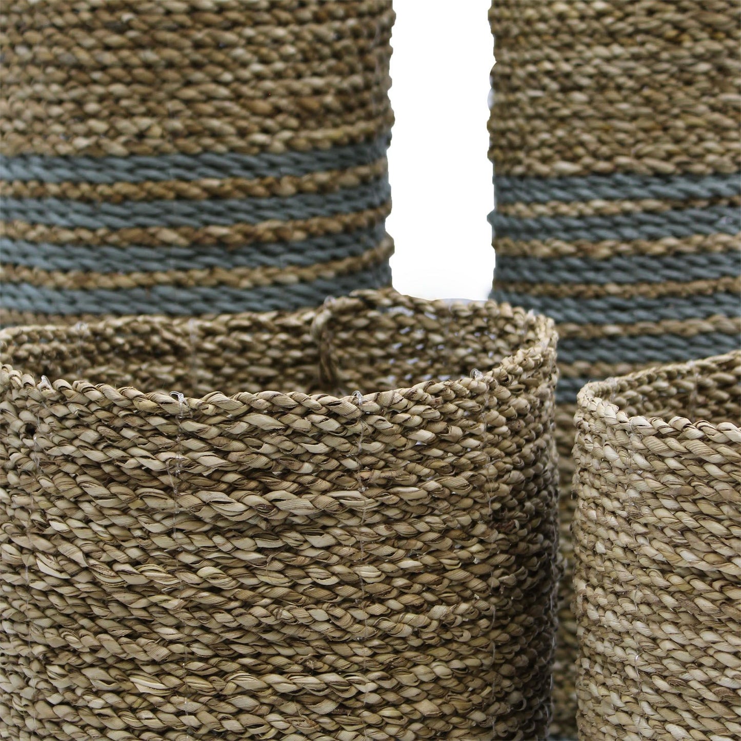 Set aus handgewebtem Seegras & grauem Raffia – 2 Vasen & 2 Körbe
