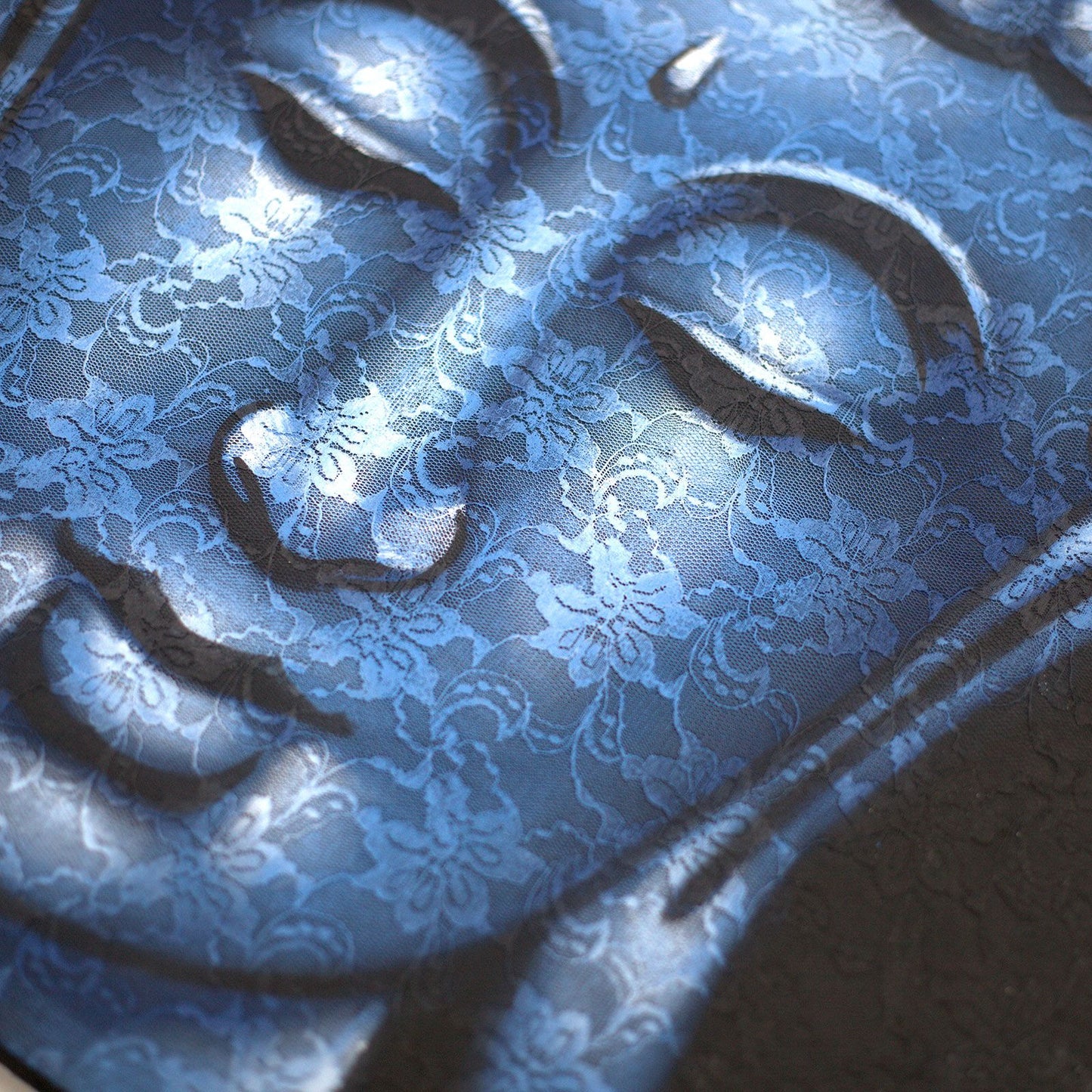 Handgemaltes Buddha-Gemälde 'Blauer Brokat' - 80x60 cm auf Leinwand
