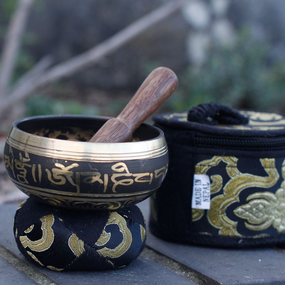 Klangschalen-Set in Schwarz mit Samtbeutel – Handgefertigte Meditationsschale aus Messing