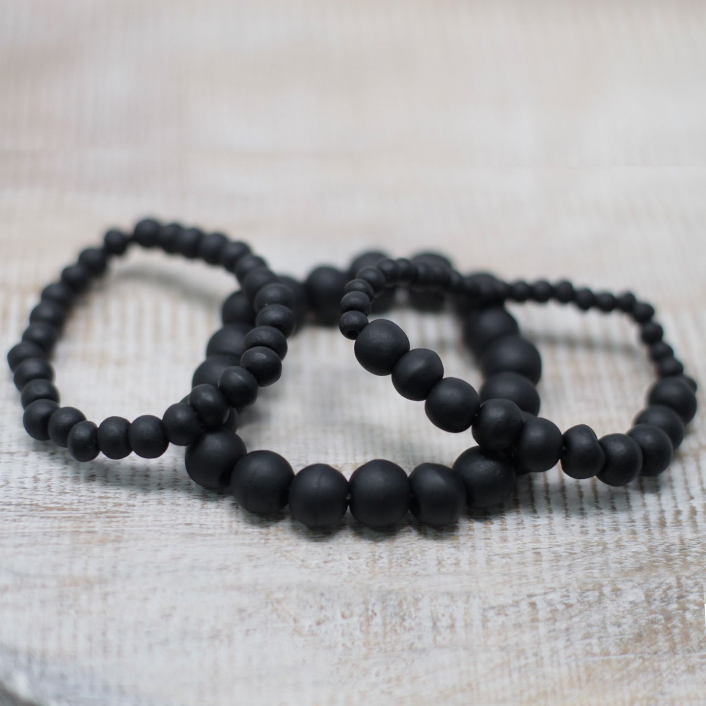 Set aus 3 Holzperlen-Armbändern in Schwarz - Natürliches Kokosholz