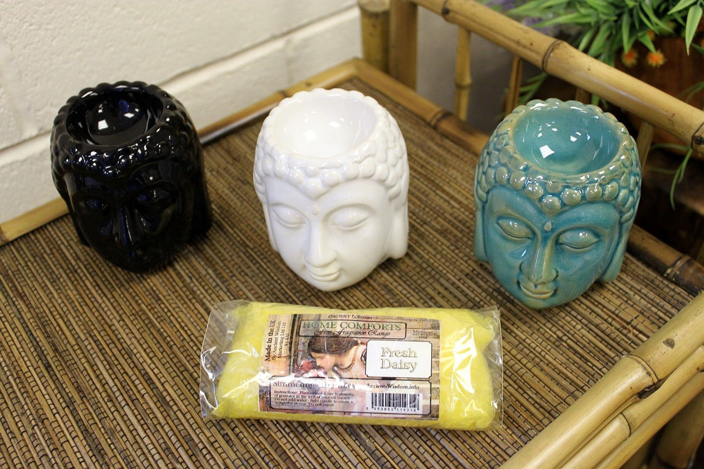 Keramik-Duftlampe 'Meditierender Buddha' in Weiß – für Aromaöle & Wachse
