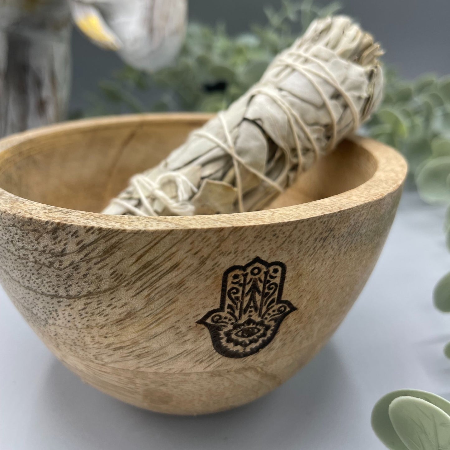 Ritualschale Hamsa-Hand aus Mangoholz – 12 x 7 cm