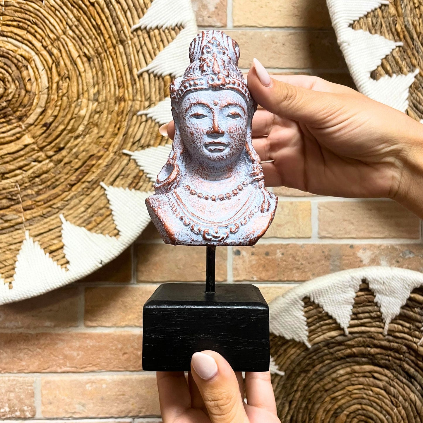 Glücksstatue Prinzessin Java - Handgefertigte Skulptur in Blau-Kupfer auf Holzbasis