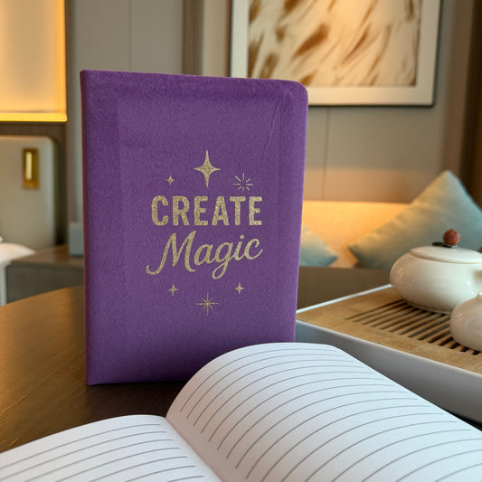Purpurvelvet Notizbuch 'Create Magic' – 80 Seiten für Inspiration
