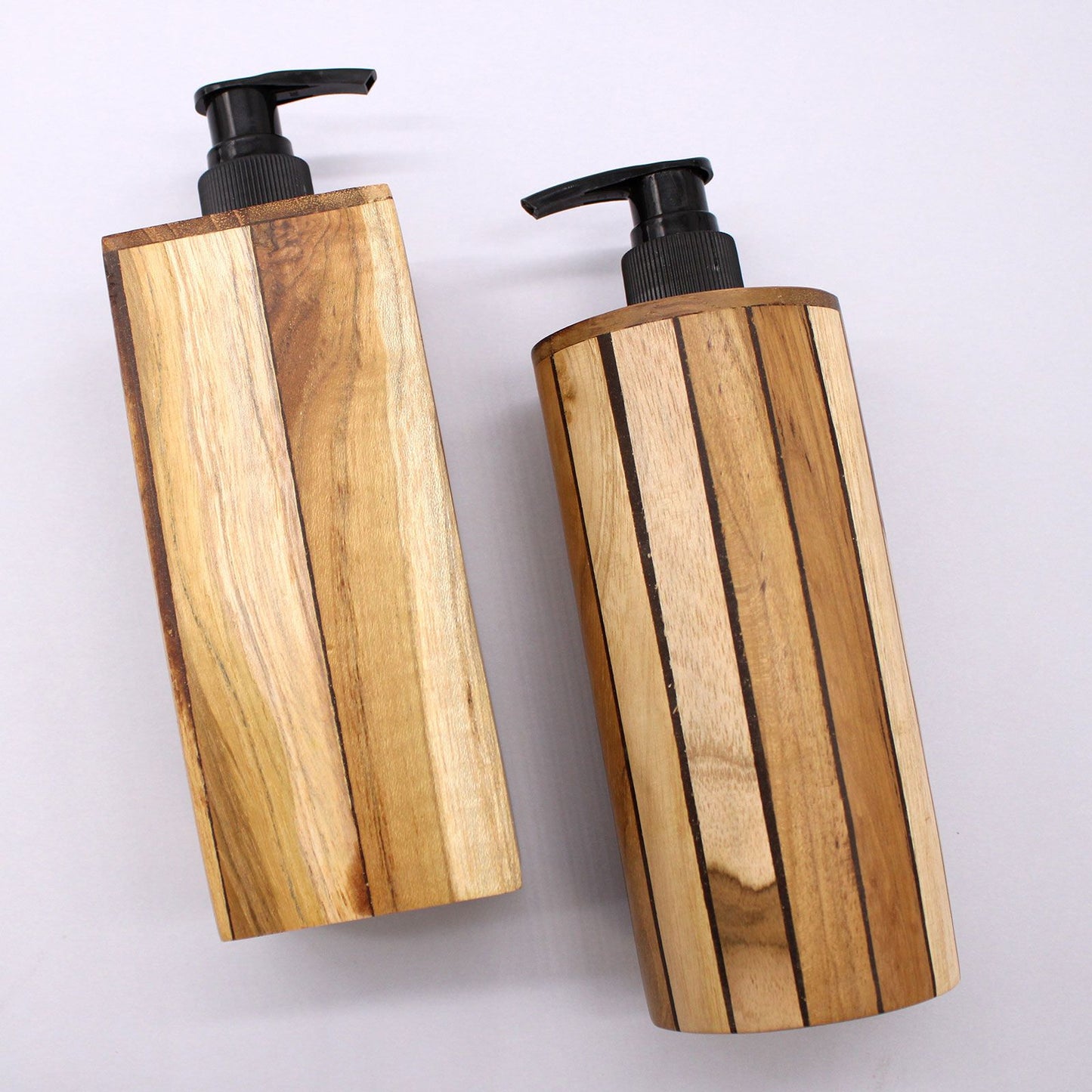 Seifenspender Rund aus Teakholz – Handgefertigtes Naturdesign