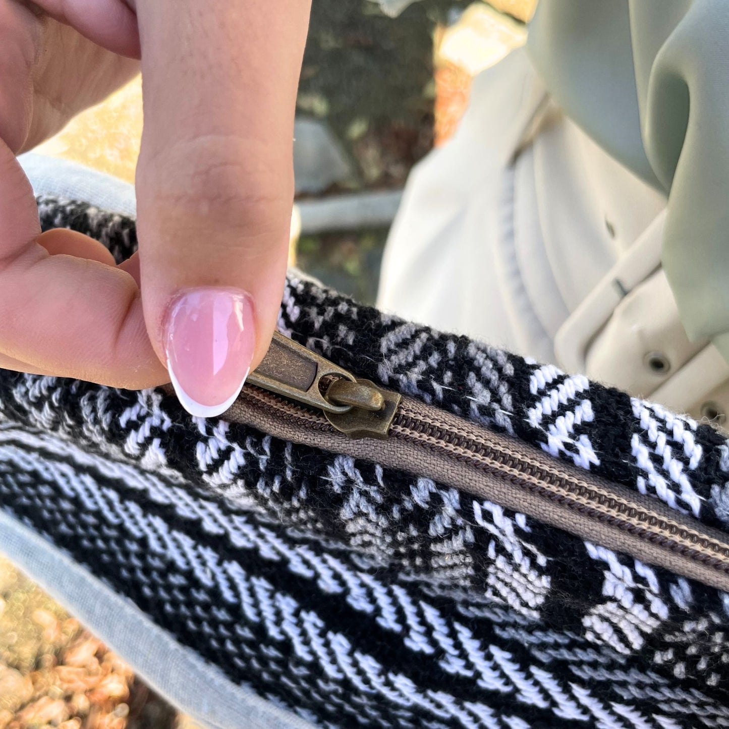 Laptoptasche 'Grey Stripe' – Handgefertigte Baumwolltasche mit gepolstertem Fach
