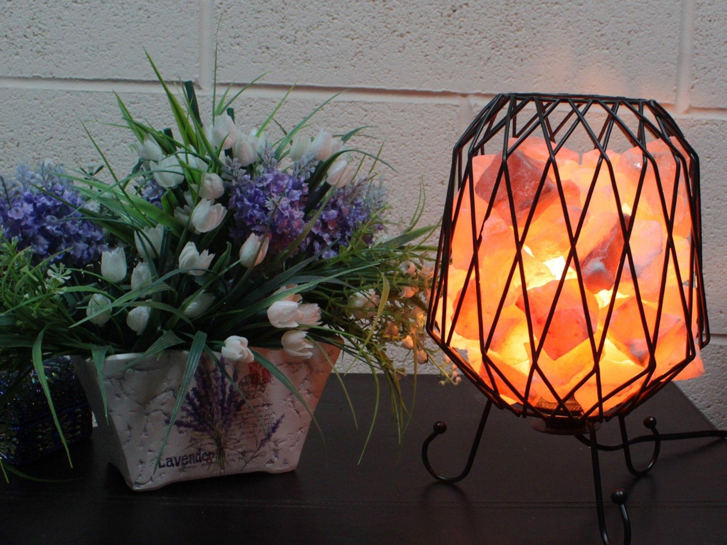 Salzkristall Lampe mit Industrie-Gitter – Vintage Design