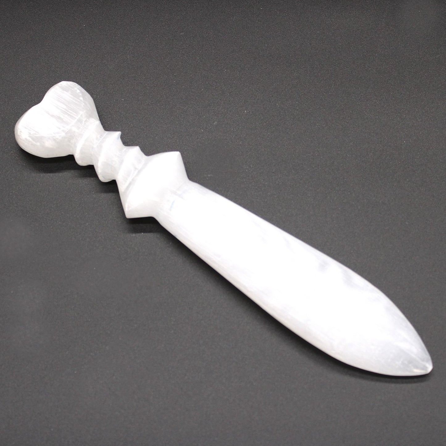 Selenit Ritualmesser mit Spiralgravur – 25 cm für energetische Reinigung