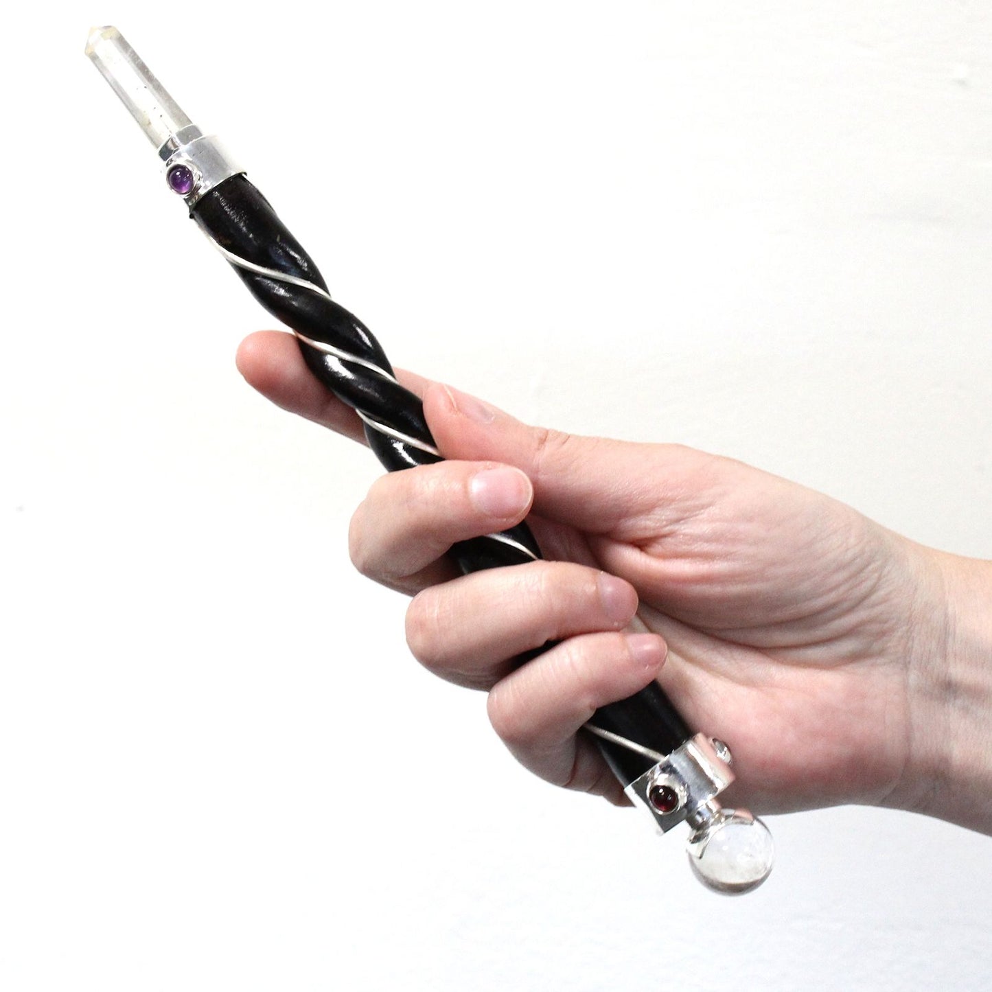 Handgefertigter Energiestab mit Amethystkugel - Versilbertes Design