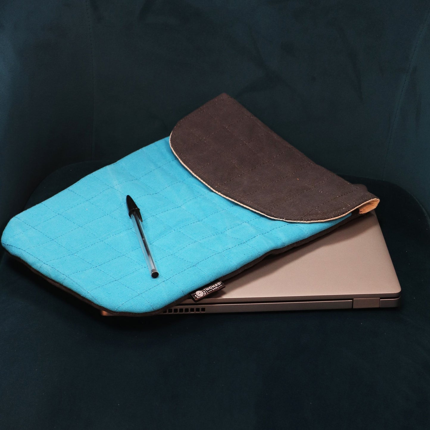 Laptophülle Crazy Yellow – Gepolstert aus robustem Stonewashed Cotton