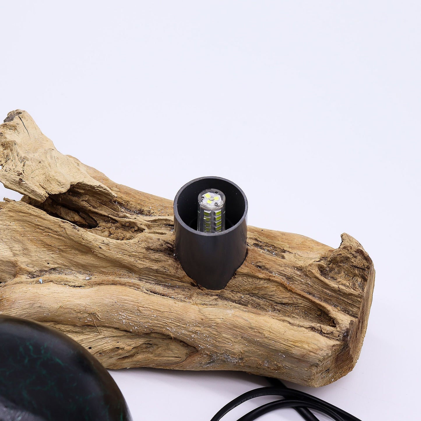 Tischlampe DriftGlow – Smaragdgrün Craquelé auf natürlichem Treibholz