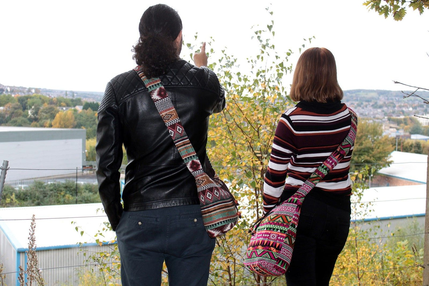Jacquard Slingbag Pink – Urbaner Begleiter für Weltenbummler