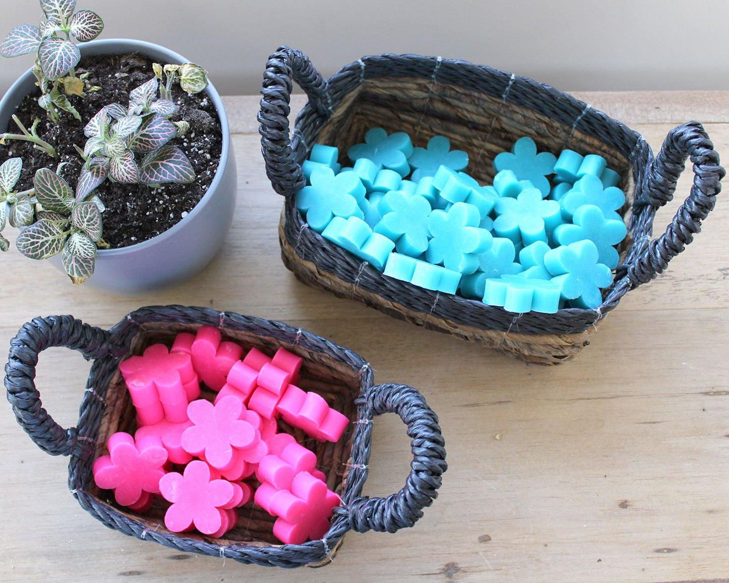 Set mit 3 quadratischen Körben aus Bananenblatt und Raffia – handgeflochten