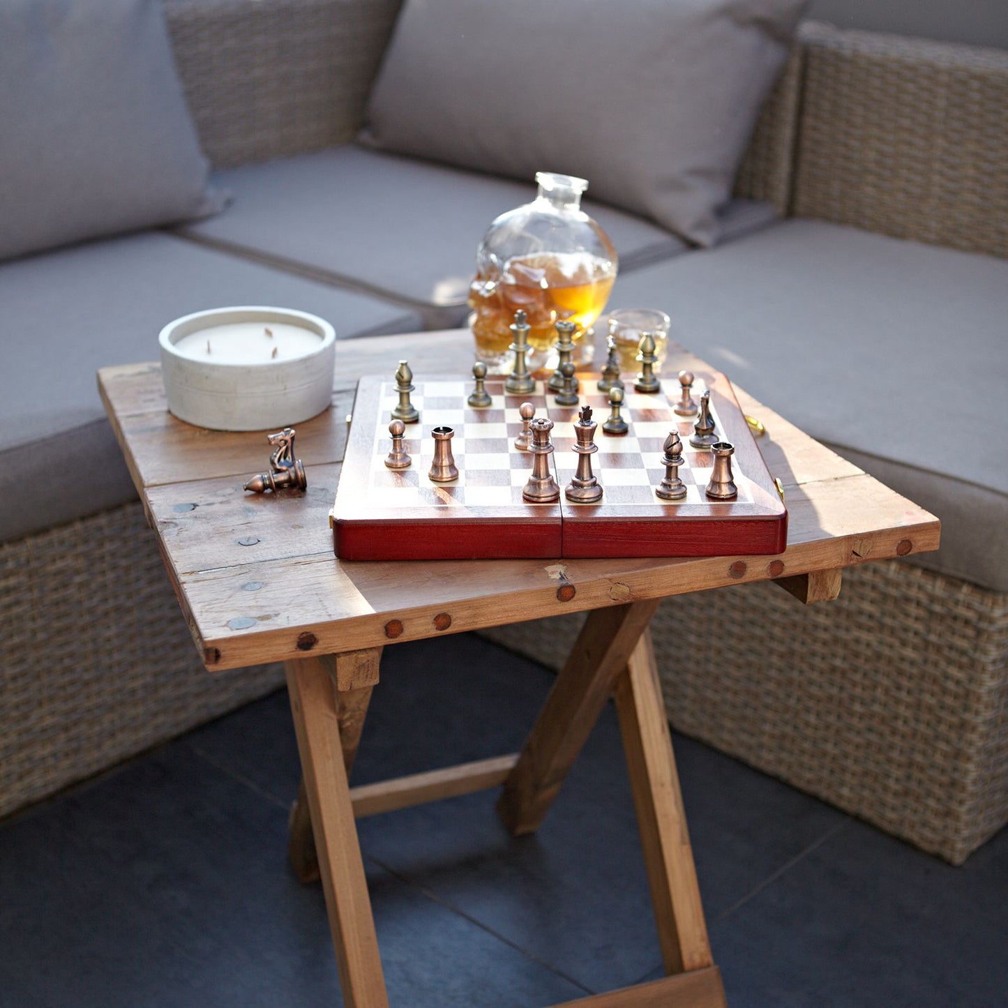 Quadratischer Klapptisch aus recyceltem Teakholz - 50x50 cm, handgefertigt