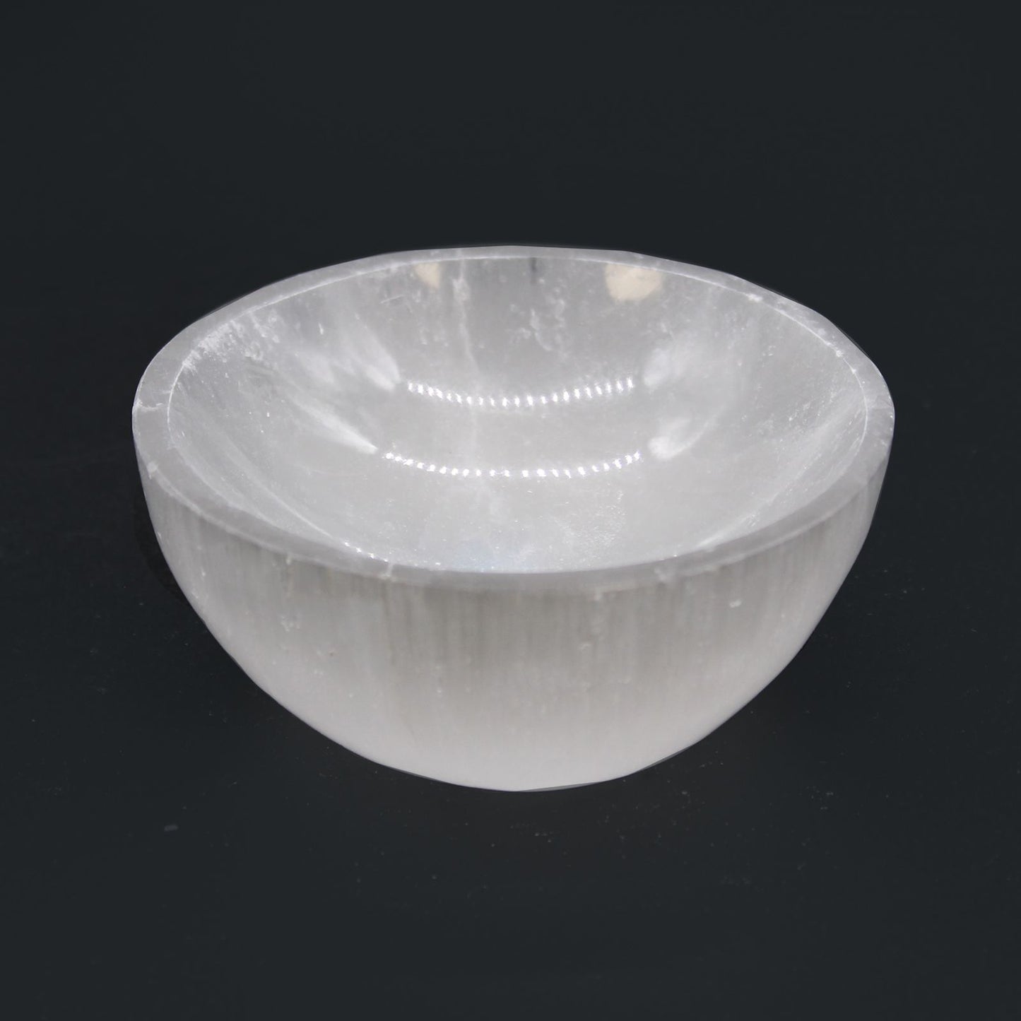Selenitschale 'Selene' – Handgefertigte Schale aus Mondstein, 8 cm