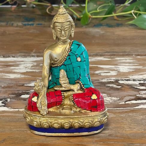 Buddha-Statue 'Hands Down' aus Messing - 11,5 cm mit Howlit-Einlagen