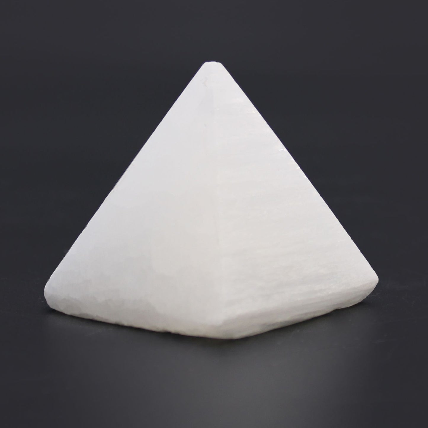 Selenit-Pyramide 5 cm – Handgefertigtes Kristall-Unikat aus Marokko