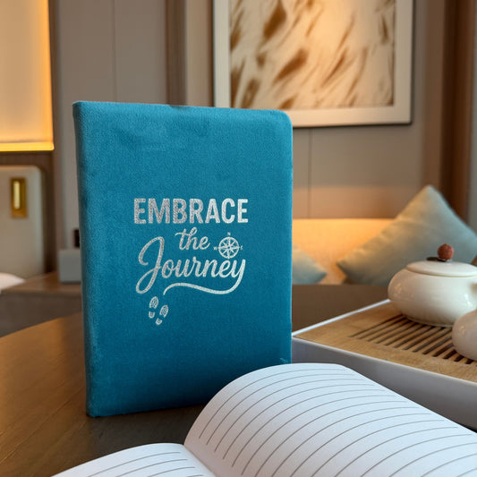 Velours-Tagebuch 'Embrace the Journey' in Himmelblau