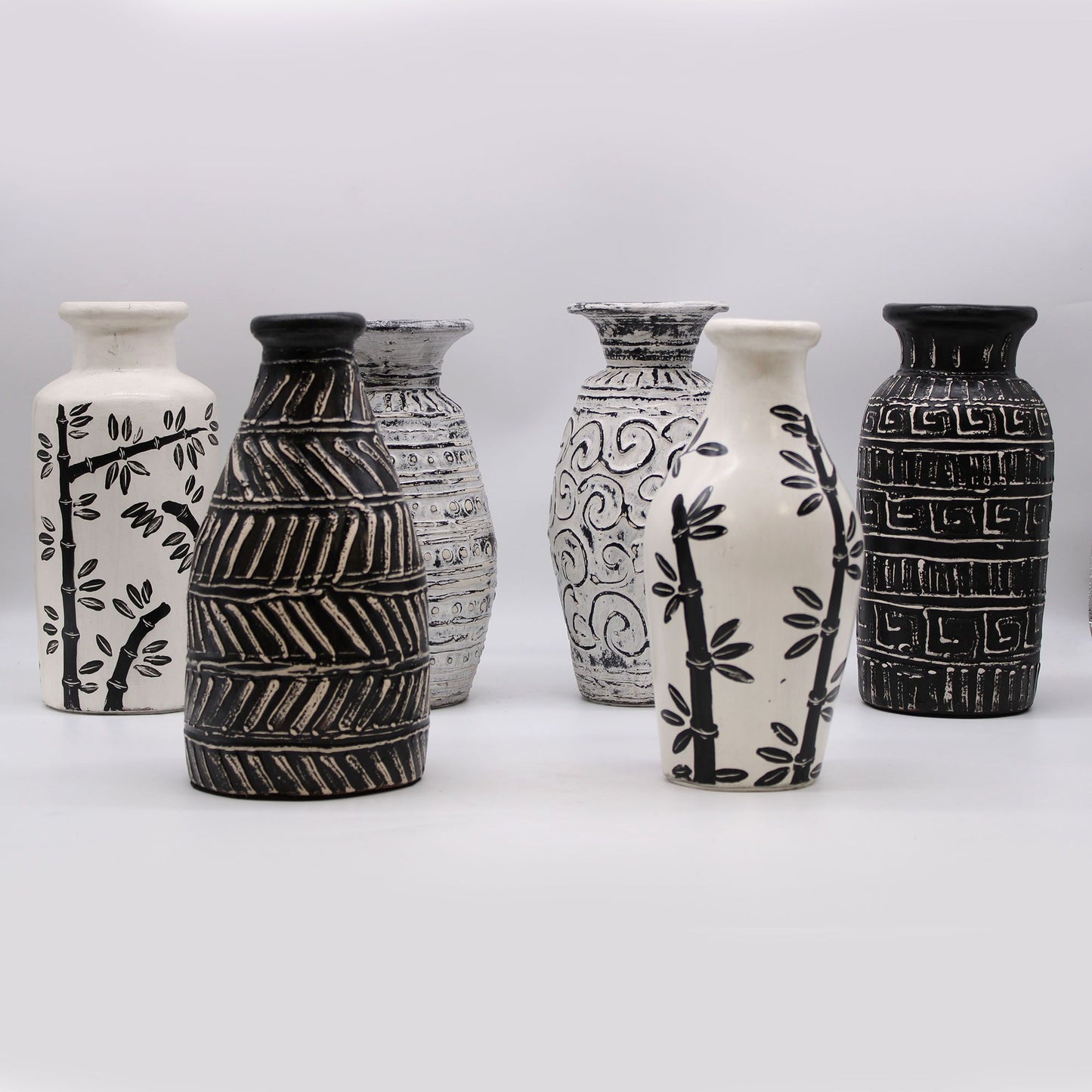 Creme Keramikvase mit Bali-Motiven – Handgefertigte Terrakotta-Dekoration