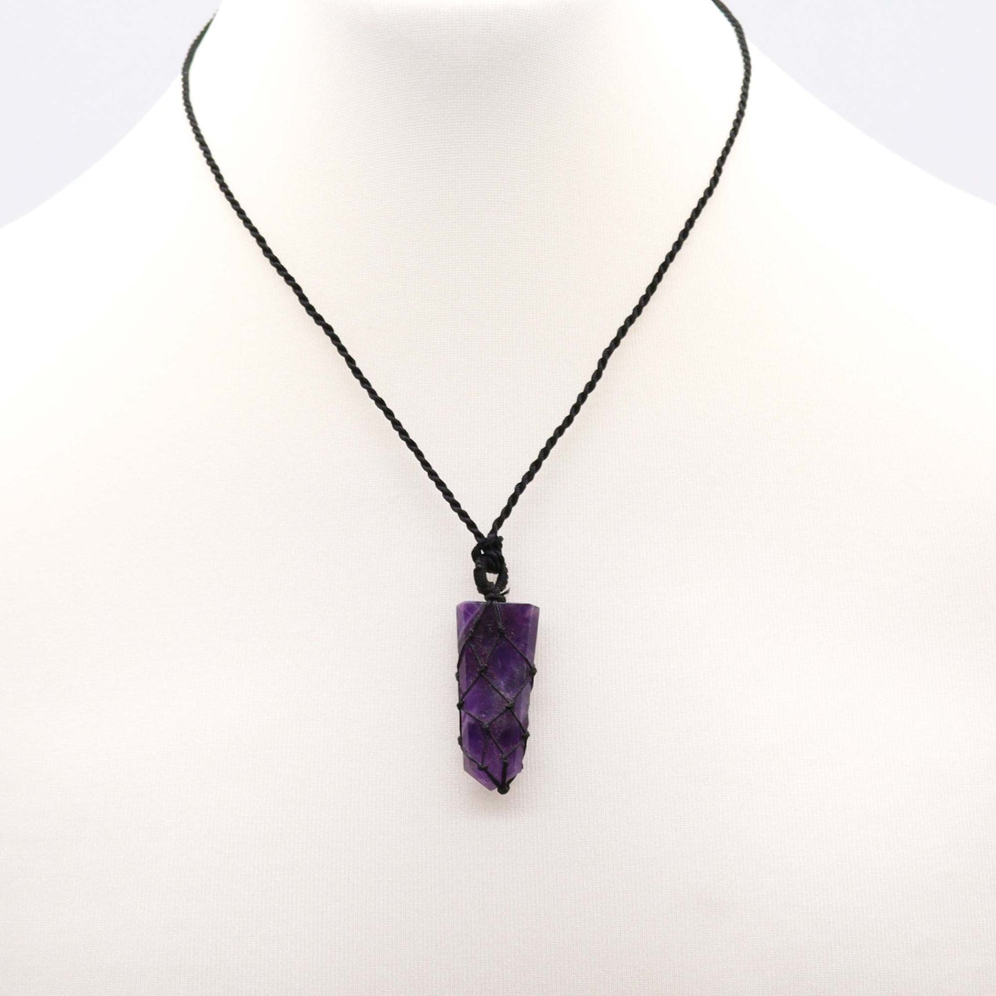 Flachschliff Amethyst Anhänger mit Spitzenbesatz – Handgefertigte Eleganz