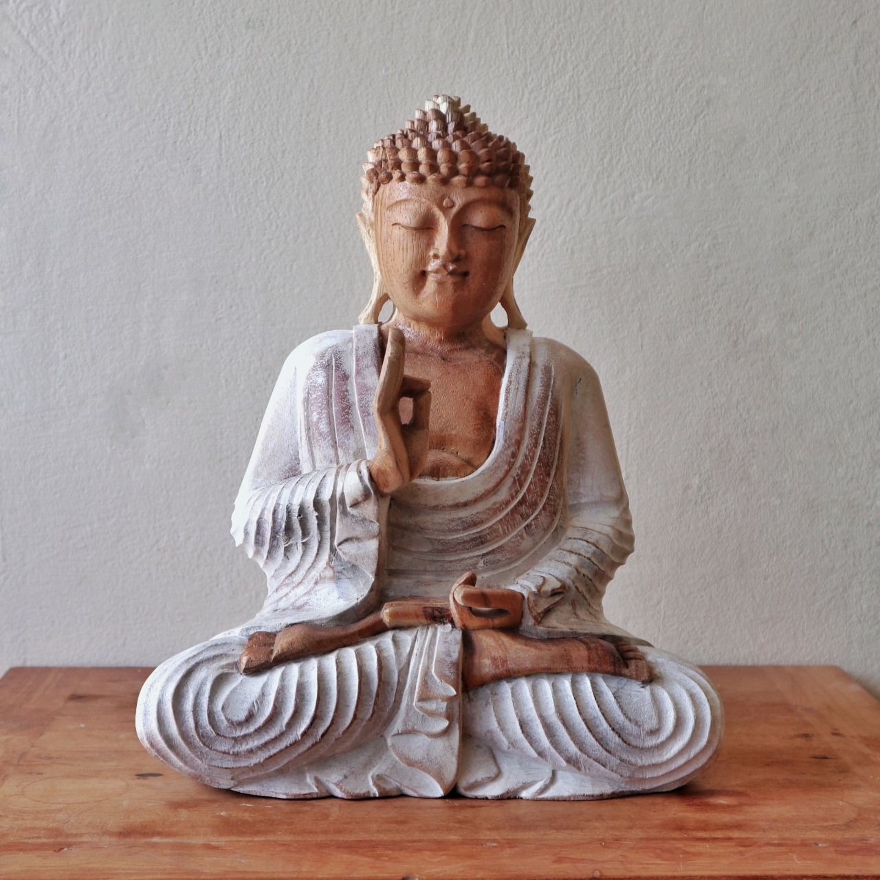 Handgeschnitzte Buddha Statue aus Suarholz - Weiß gebleicht, 40 cm