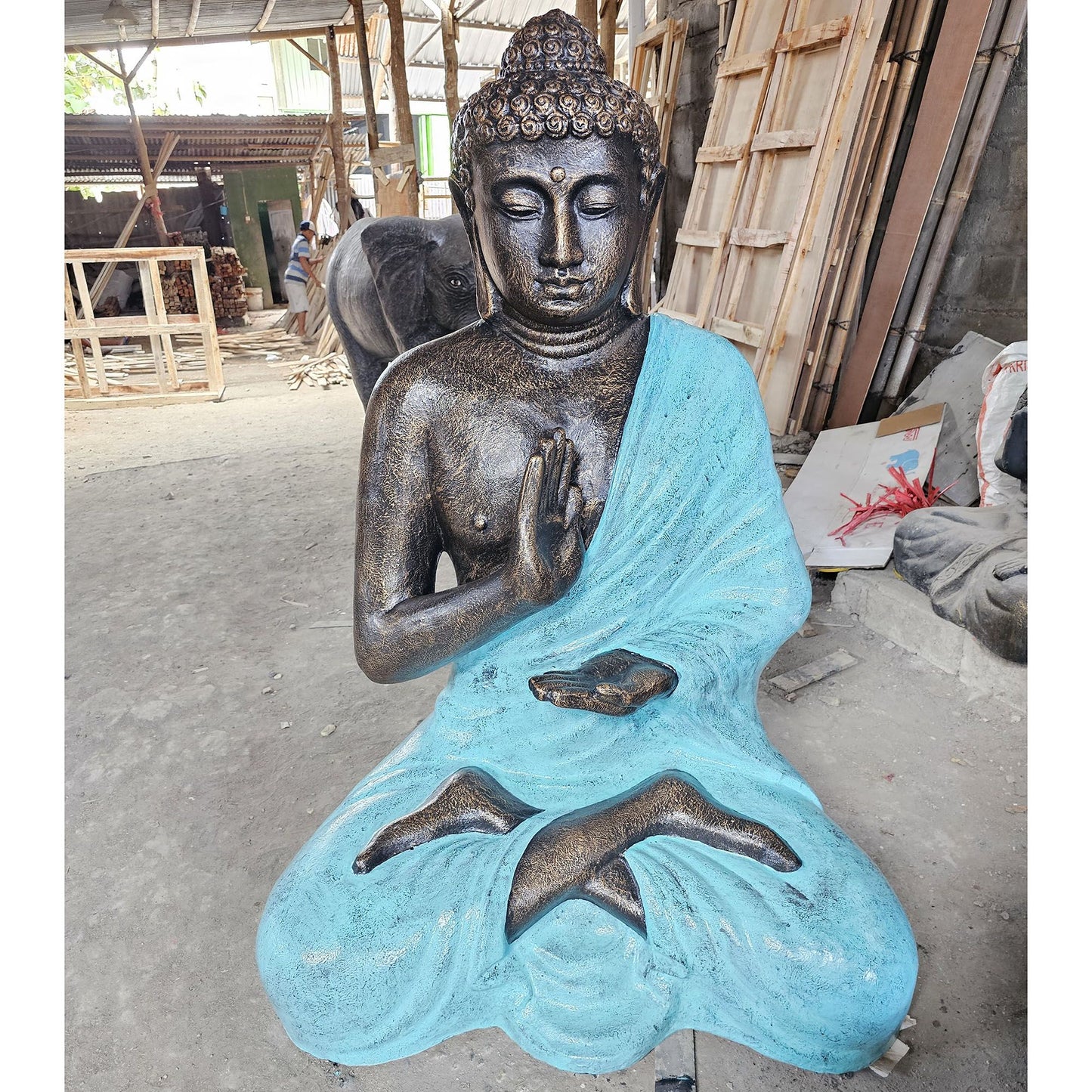 Meditationsstatue Buddha in Türkis und Naturstein - 150 cm aus Faserzement