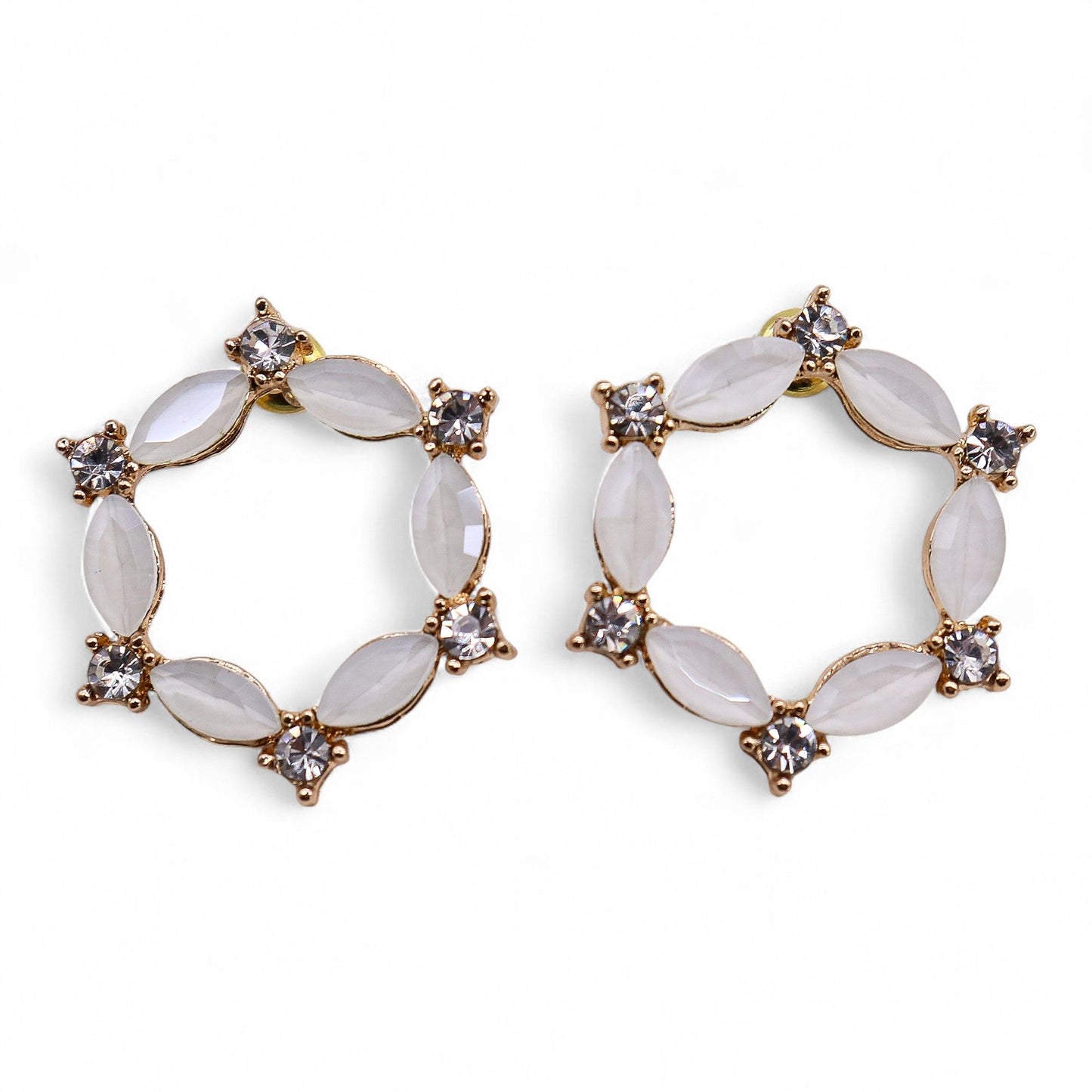 Pearl Ohrstecker mit Vintage-Glas – Zeitlose Eleganz an der Öse