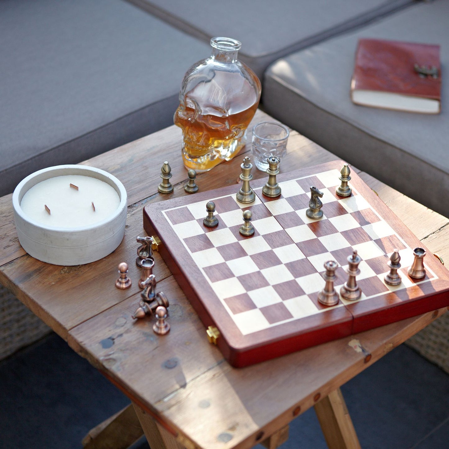 Quadratischer Klapptisch aus recyceltem Teakholz - 50x50 cm, handgefertigt