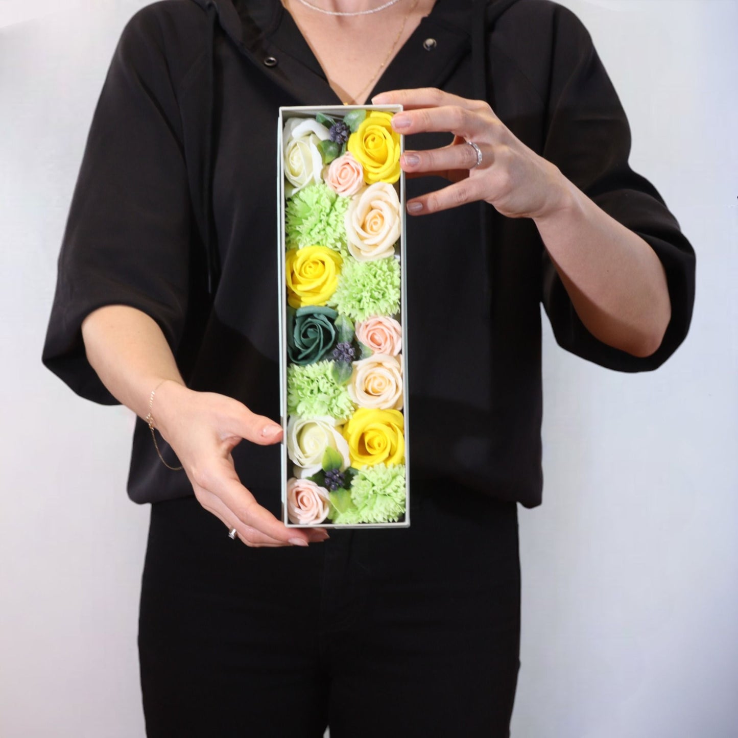 Premium Geschenkbox 'Frühlingsfrische' mit Seifenblumen in Gelb & Grün