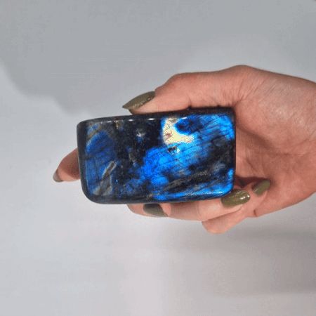 Labradorit Dekorstein aus Madagaskar – Handpoliert, 65-90 mm, 250-370 g