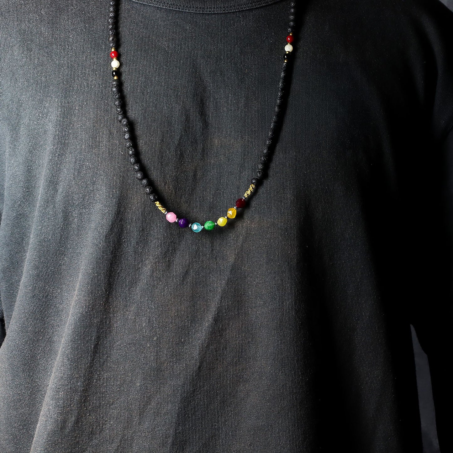 Chakra Halskette aus Lavastein & Edelsteinen für innere Harmonie