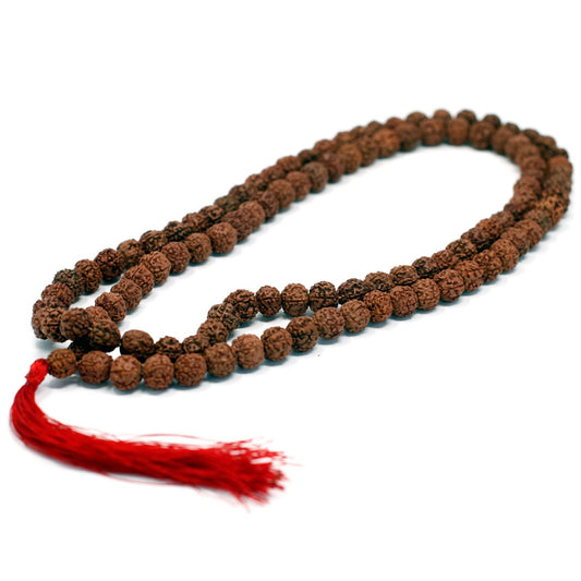 Traditionelle Mala aus braunen Rudraksha-Perlen – 108-teilig mit Quaste