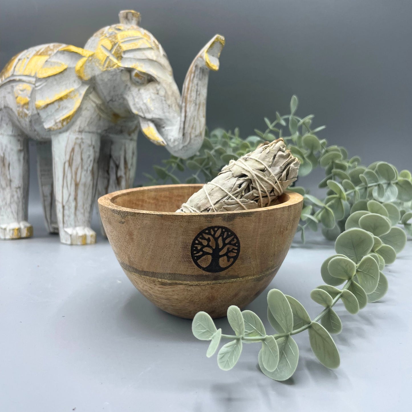 Ritualschale aus Mangoholz mit Lebensbaum-Gravur – Handgefertigt für Meditation & Energiearbeit