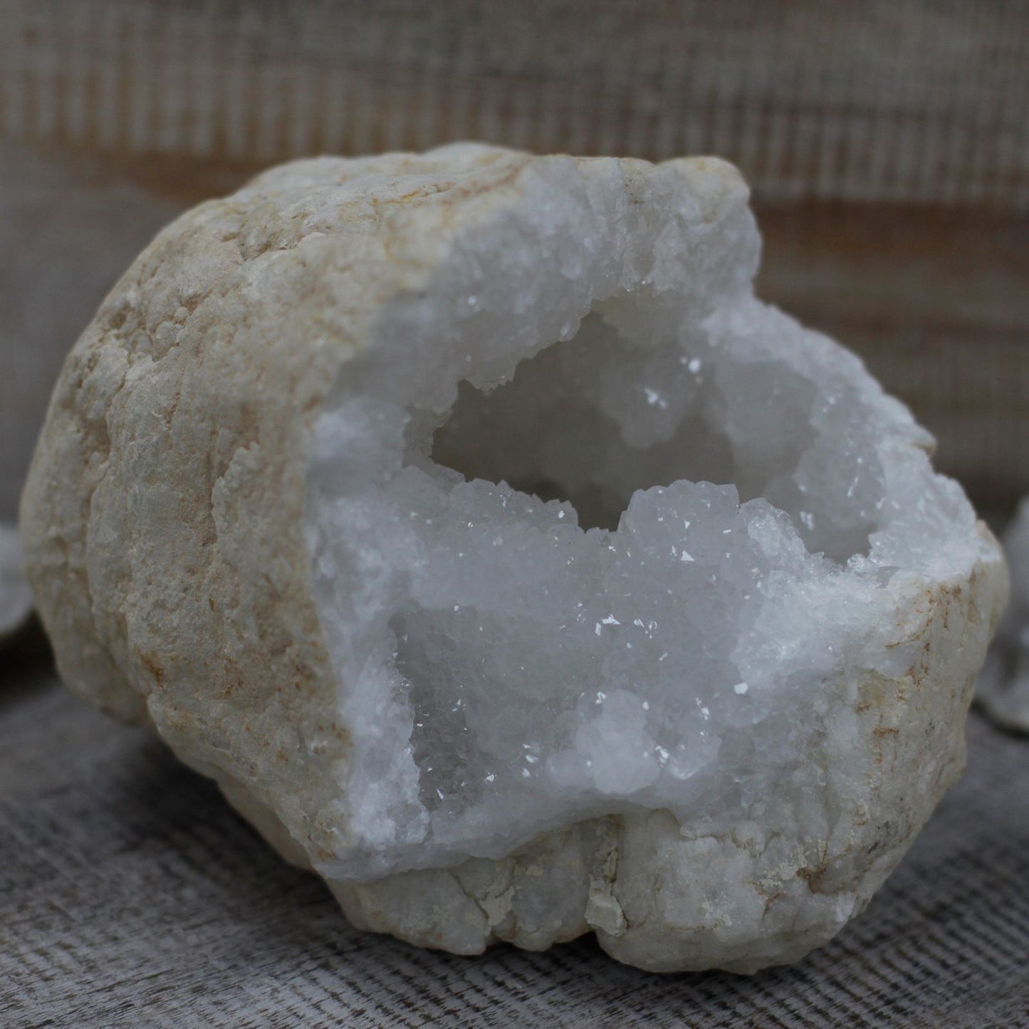 Natürliche Kalzit-Quarz-Geode aus Marokko | 15-18 cm | Kristallhöhle zum Öffnen