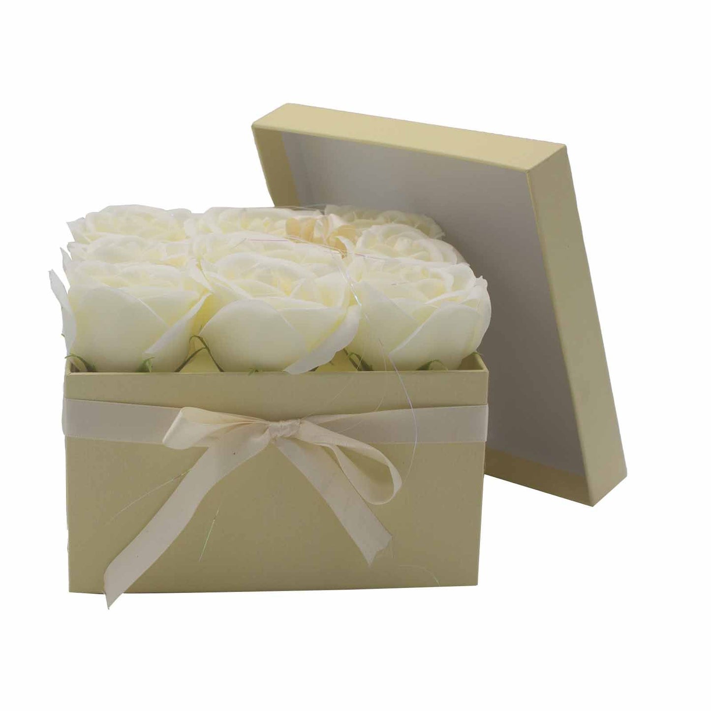 Seifenblumen Bouquet mit 9 cremefarbenen Rosen in Geschenkbox