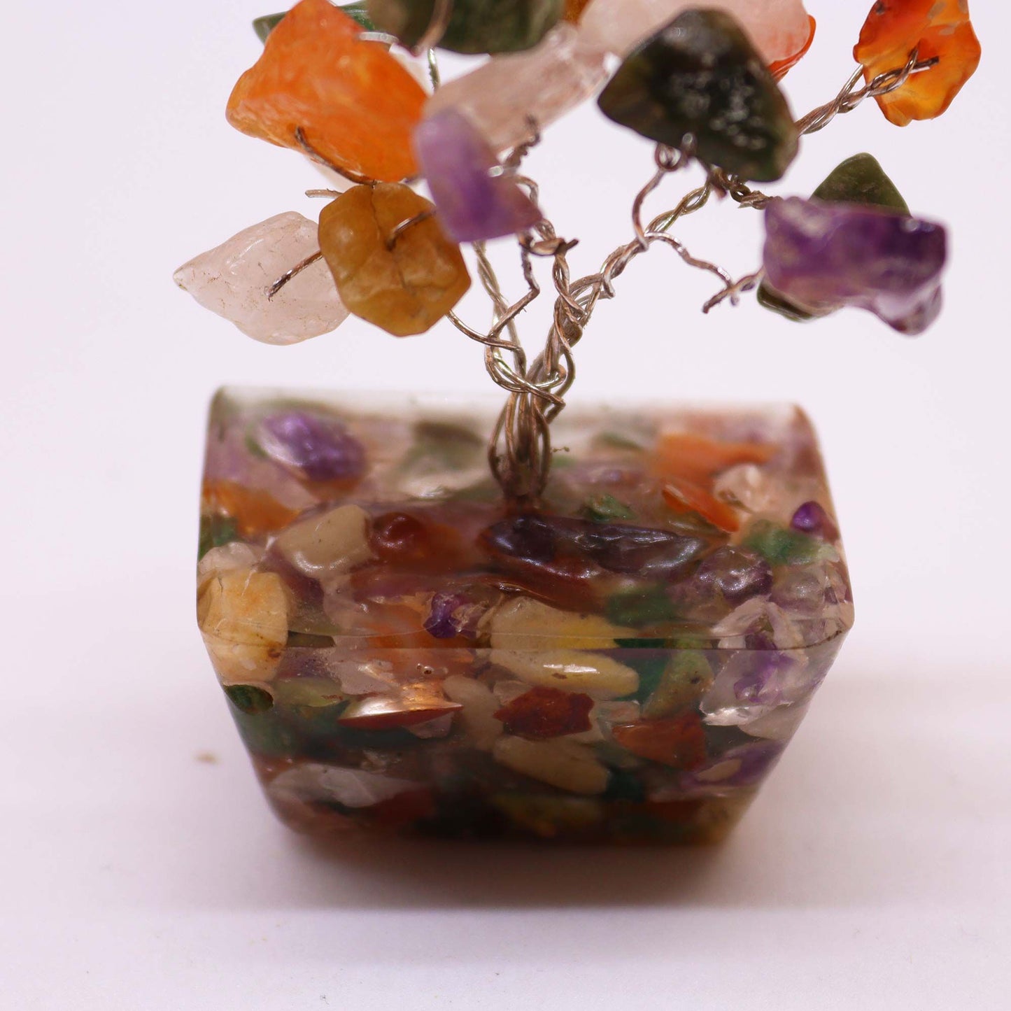 Mini-Edelsteinbaum mit Orgonit-Sockel – 15 handverlesene Steine
