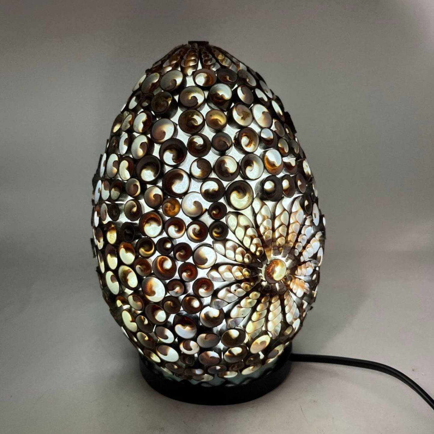 Boho Muschel-Lampe 'Chocolate Twist' Oval 20cm - Handgefertigt in Bali