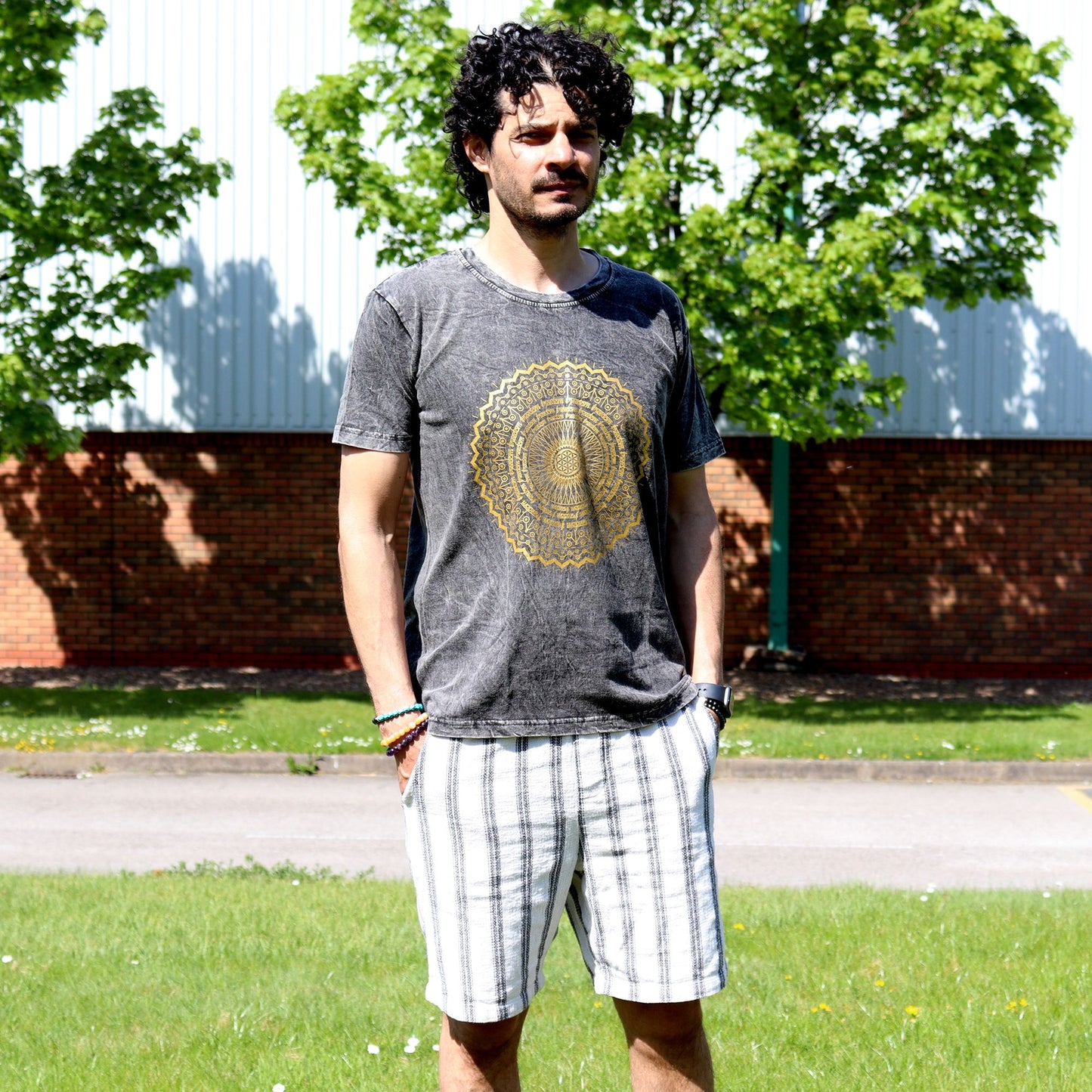 Mandala T-Shirt in Dunkelgrau - Steingewaschen & Fair Gefertigt