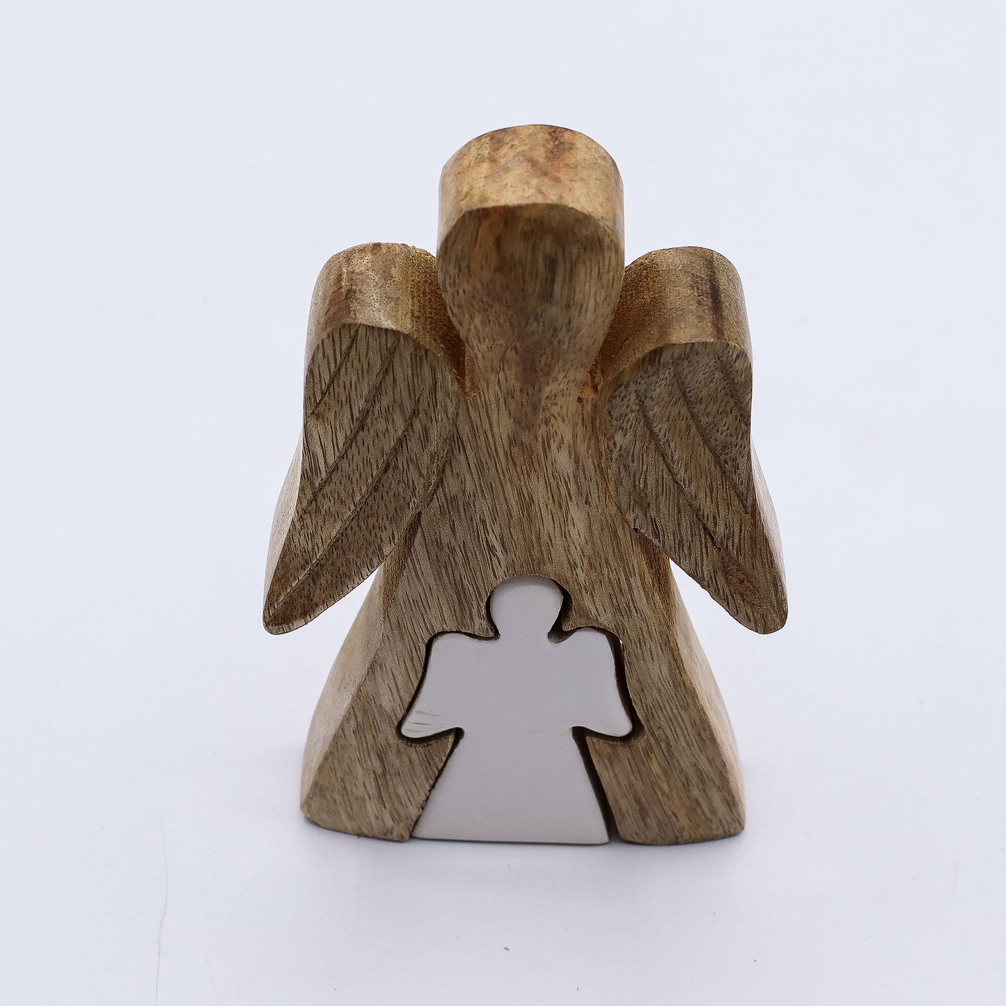 Engelsfigur aus Mango-Holz mit weißer Emaille – Symbol des Schutzes