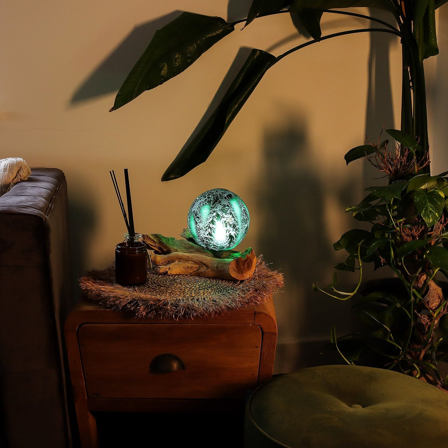 Tischlampe DriftGlow – Smaragdgrün Craquelé auf natürlichem Treibholz