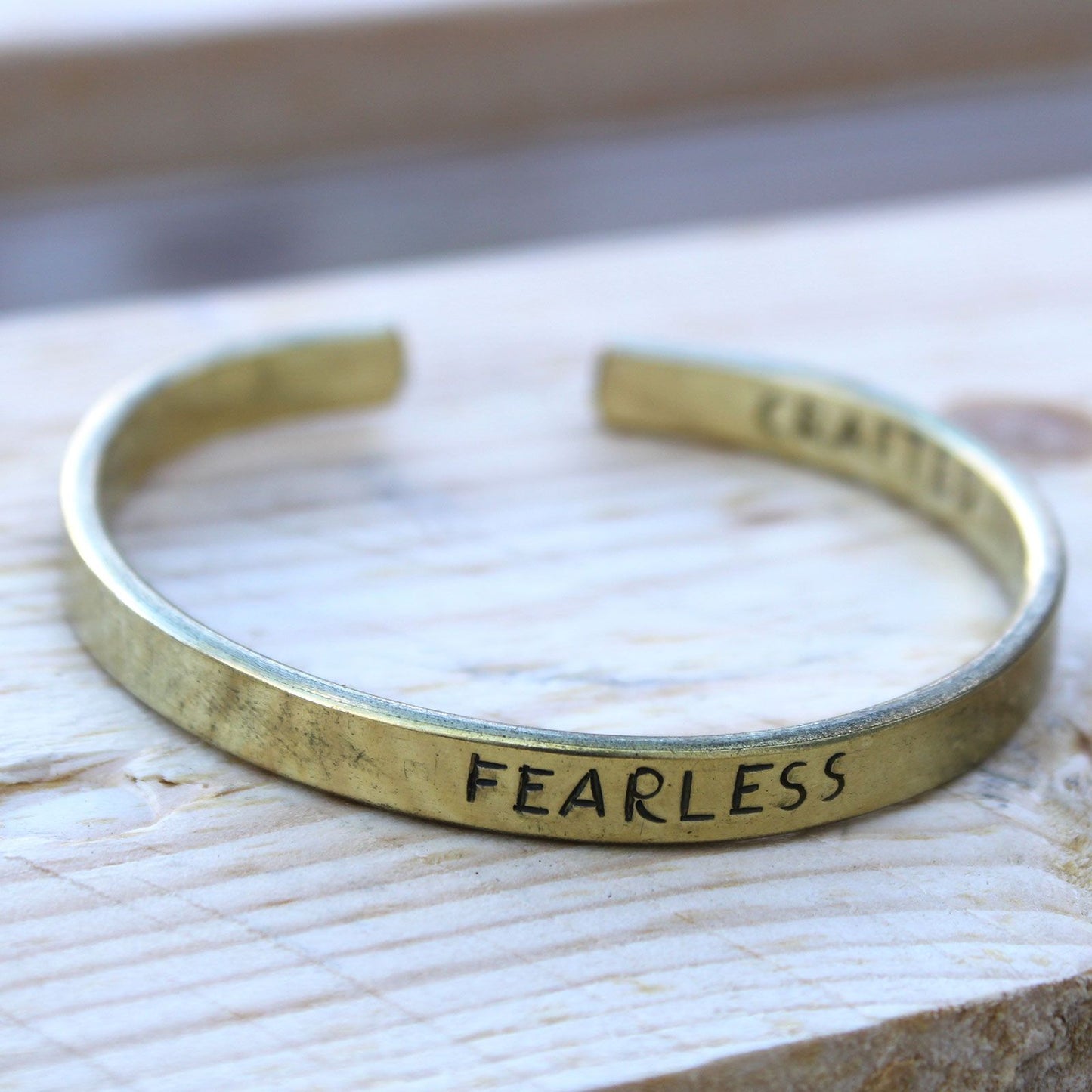 Inspirations-Armband-Set (12 Stück) – Handgraviertes Messing-Armband mit Motivationsbotschaft
